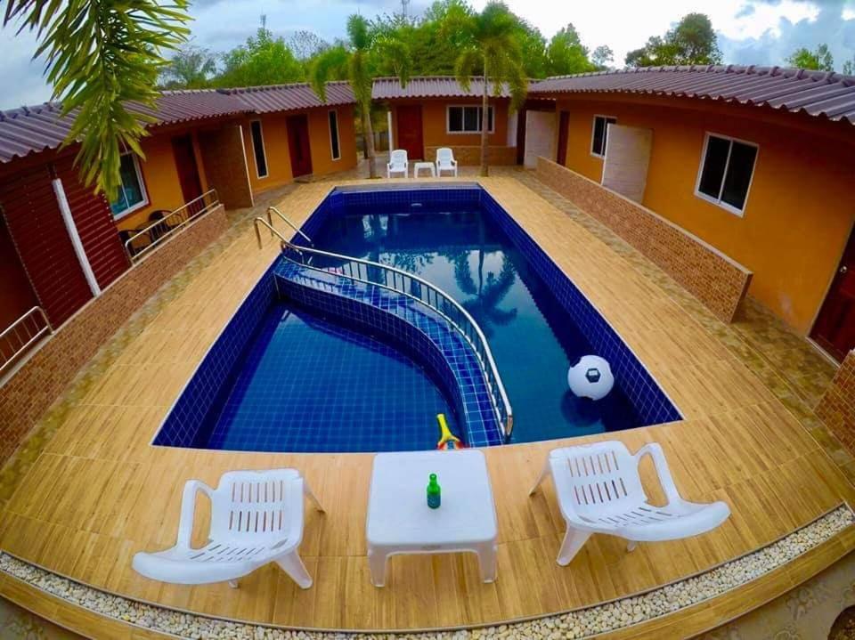 צ'ומפון The Windsor Boutique Resort מראה חיצוני תמונה